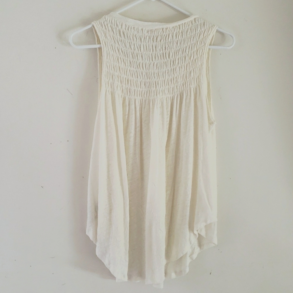 Free People We the Free New to Town Smocked Hot Spring White Tank Top Sz XS - Picture 8 of 12
